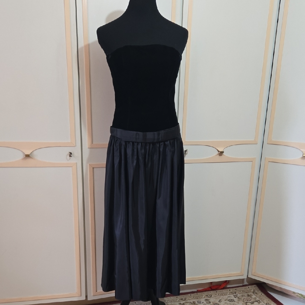 Share Vintage Velvet Taffeta Gown by s.g. gilbert~Strapless, Evening, Full Skirt